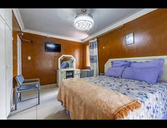 3 BEDROOM HOUSE FOR SALE IN BISLEY